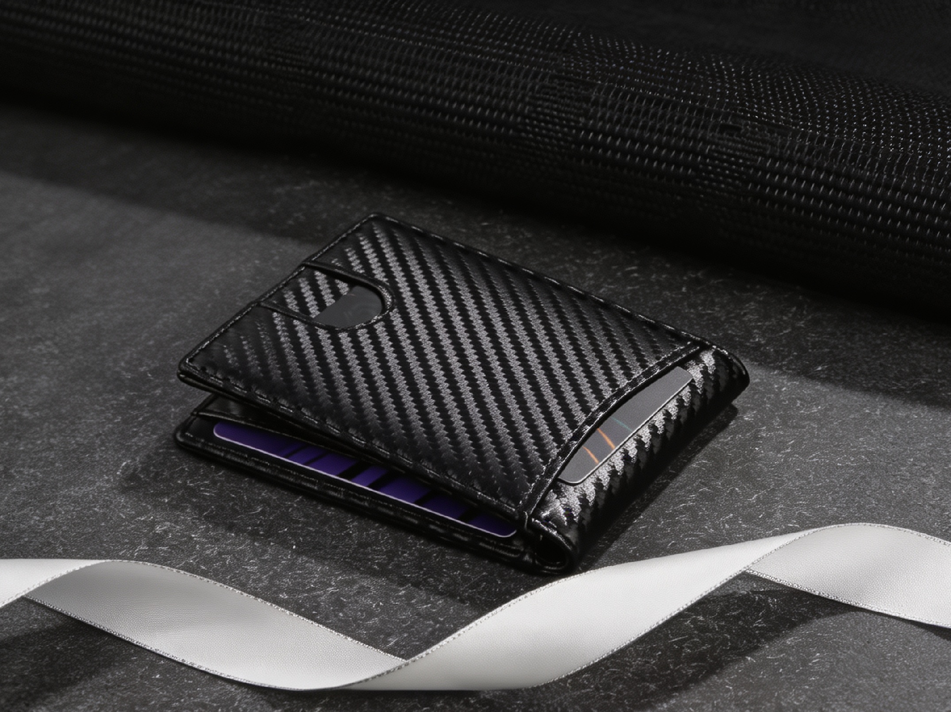 From Aircraft to Pockets: Why Carbon-Fiber Card Holders Are Gaining Popularity